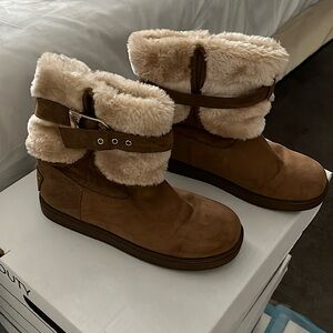 Winter boots, by Guess. Size 7. Almost new